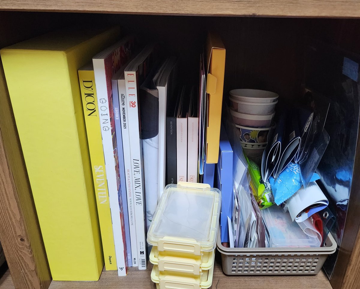 fkflakthtjf's tweet photo. 세븐틴 굿즈 포카,앨범,잡지 모두 총괄판매합니다 처분 목적이라 네고도 가능합니다

앨범) 유어초이스~세븐틴헤븐스(포카 및 내용물 포함)+미공포+럭드
잡지)고잉,디아이콘,엘르 등 

문의는 연락주세요! 사진에 없는 굿즈들도 다 있습니다!
디엠 오류로 맘찍 또는 멘션으로 주세요!

카톡이 더 빠름 https://t.co/6vhP6wwjtc
