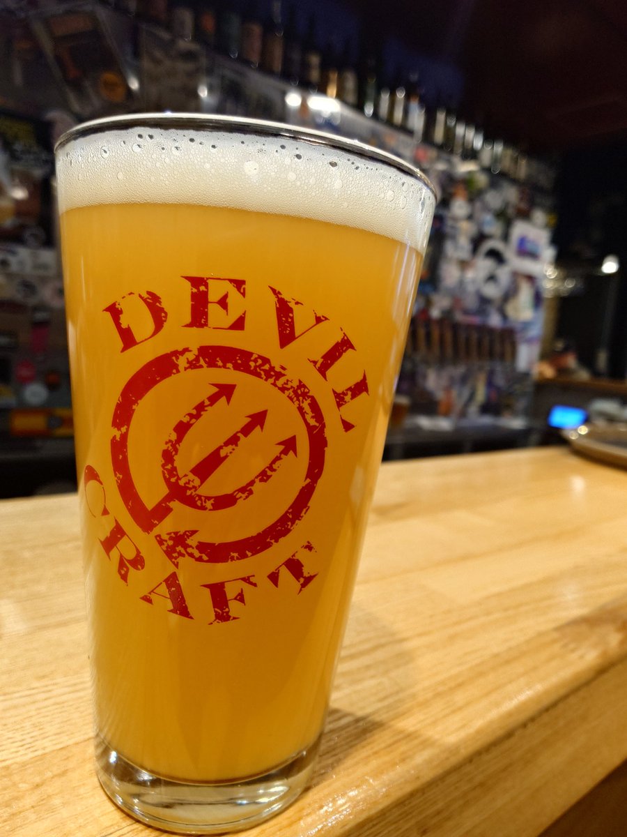 kimu55tetsu's tweet photo. 観劇前にビア活しました🍺
Hazy-IPA
#クラフトビール
#DEVILCRAFT(浜松町) https://t.co/MA2aRyy9yU