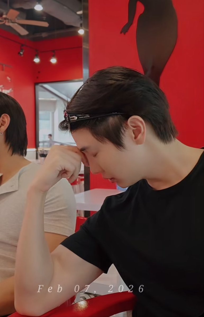 POV พี่ธีร์ตอนกลุ้มใจกับความหล่อของตัวเอง 

#maxky_rp 
#ซอโซ่ล่ามธีร์