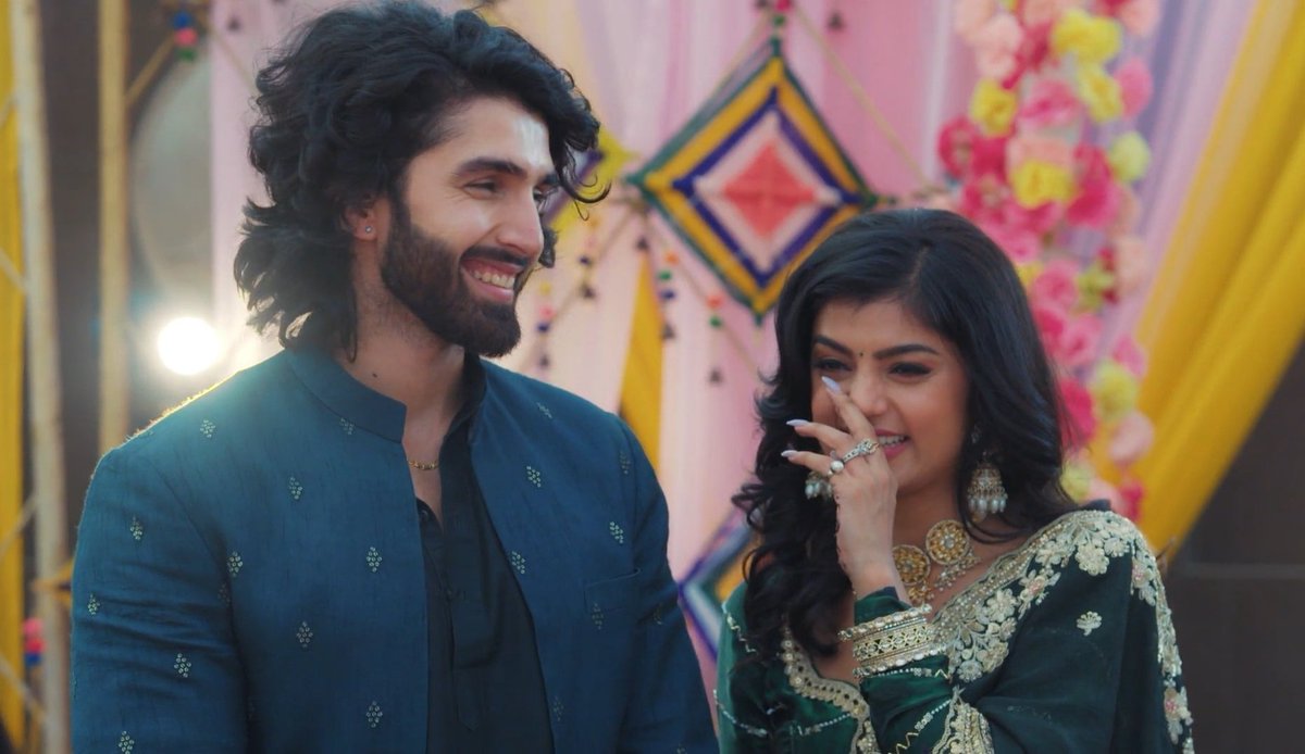 Unni with her Raghav Bhaiya...❤️

#JaaneAnjaaneHumMile