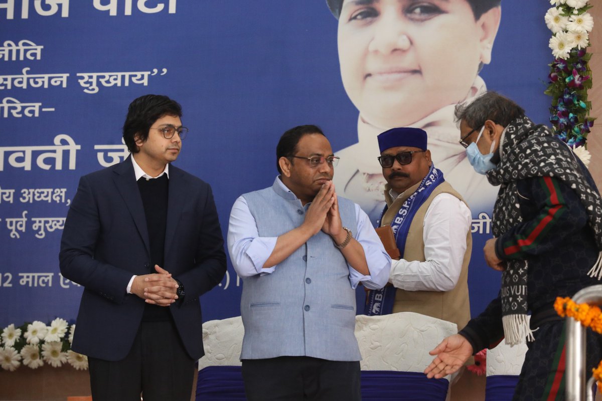 बहुजन समाज पार्टी की राष्ट्रीय अध्यक्ष,उत्तर प्रदेश की पूर्व मुख्यमंत्री व पूर्व सांसद आदरणीय बहन कुमारी मायावती जी ने आज दिनांक 07-02-2026 को लखनऊ के प्रदेश कार्यालय पर उत्तर प्रदेश बसपा के वरिष्ठ पदाधिकारियों तथा जिला व विधानसभा अध्यक्षों/विधानसभा प्रभारियों ओबीसी भाईचार के