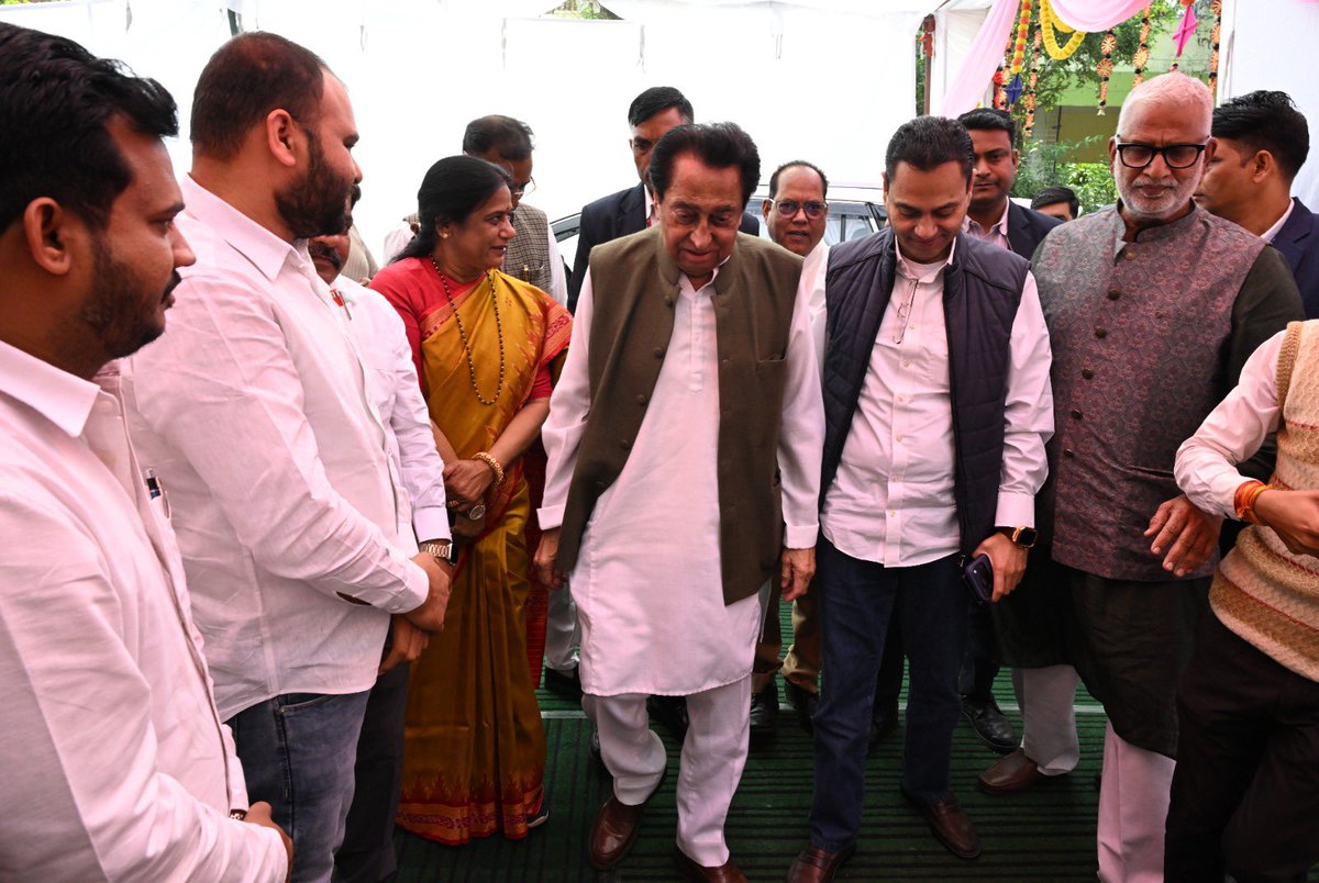 भोपाल में कांग्रेस के वरिष्ठ नेता श्री राजीव सिंह के आवास पर पहुंचकर उनके नवविवाहित पुत्र और पुत्रवधू को आशीर्वाद प्रदान किया।