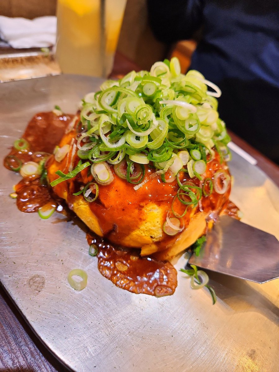 広島といえばのお好み焼き、麺が多いのでおなかいっぱいすぎてます🥚
旦那はレモンサワーと交互に食べて幸せそうな顔してました🍋