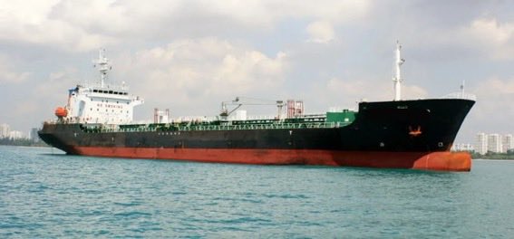 Def_PRO_Chennai's tweet image. #IndianCoastGuard busted an international oil smuggling racket through coordinated sea-air operation, tech-enabled surveillance and maritime dominance. Three vessels involved in illicit mid-sea transfer of oil were intercepted off the west coast near Mumbai.

#MaritimeSecurity
