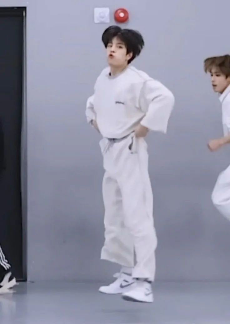 가끔 나오는 저 강아지 귀 너무 귀여움,,