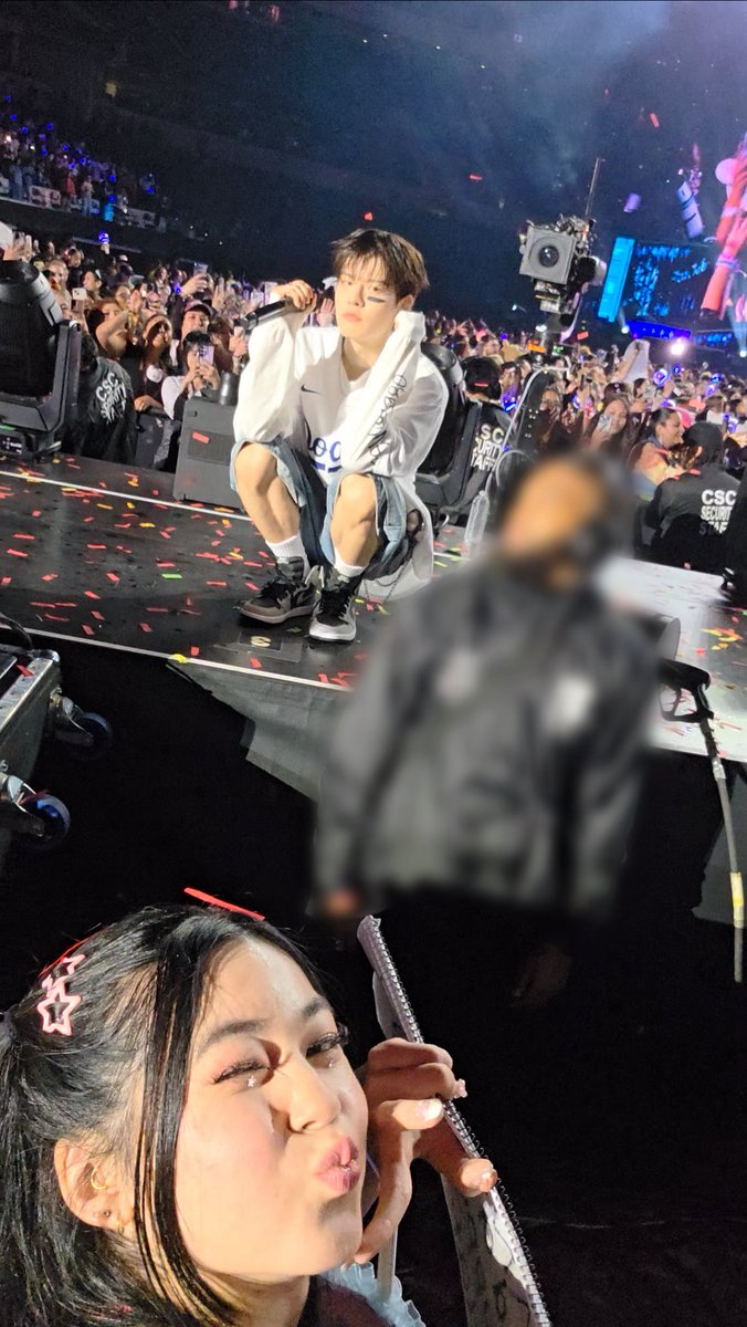 just watched the skz movie and it reminded me of how much i miss them :,)) my first loves in kpop

#skzdominate #straykids #StrayKidsDominATEExperience