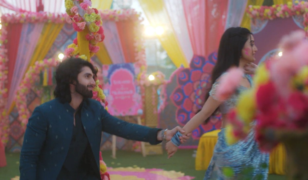 Sapne me hi Romance kr lo... Life me Lafde bahut hain 😂😜 

#JaaneAnjaaneHumMile #Rageet