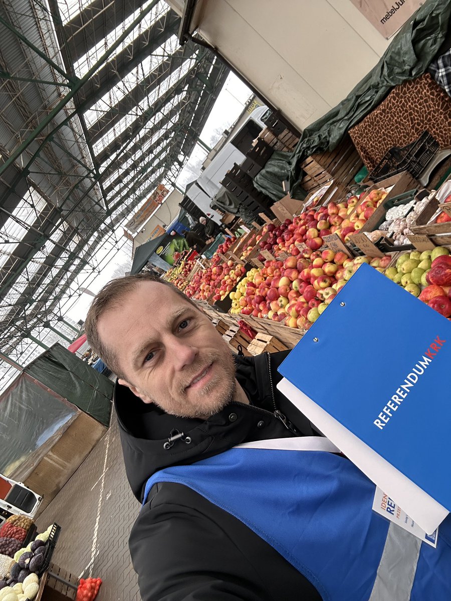 Jesteśmy na placu Imbramowskim do godziny 13:00.
Świetne miejsce, aby złożyć podpis i aby kupić polską, zdrową żywność.

#referendum #kraków