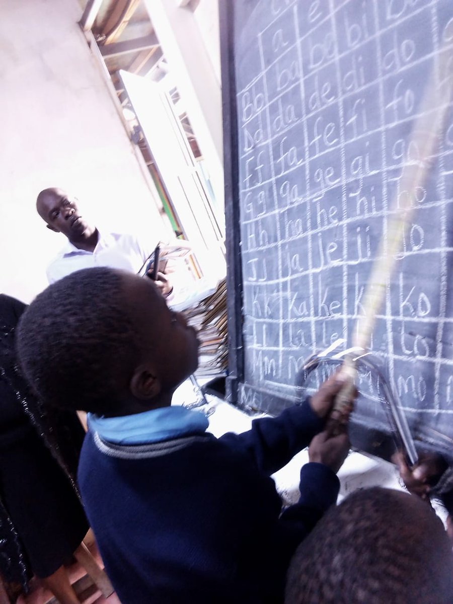 UnganoTena's tweet image. Circles full of smiles, voices sounding out letters, and plenty of laughter! 😄📚
That’s the TaRL magic—learning that feels like play. ✨
#TaRL #LearningIsFun @otiezmilly @gricafrica