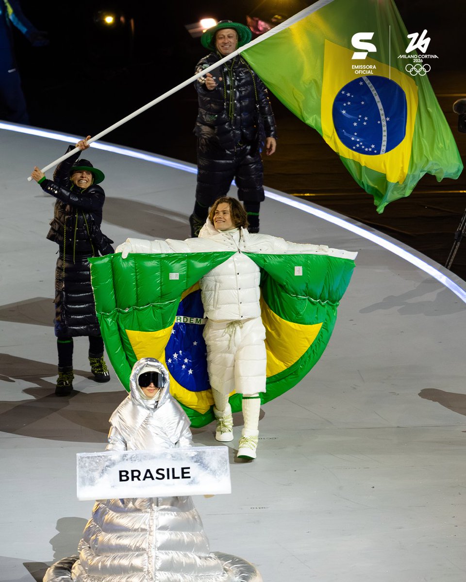 QUE SHOW DOS BRAZUCAS! 🇧🇷❄️✨

A delegação brasileira entrou com energia lá no alto na cerimônia de abertura em Milão-Cortina, bandeira tremulando, sorriso no rosto e aquele orgulho que arrepia. Clima de festa, representatividade e a certeza de que o Time Brasil chega pronto pra