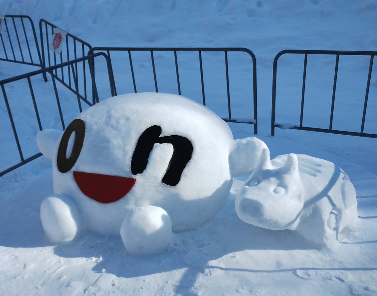 onちゃん＆ベコちゃん🐮 8丁目HTB広場の大雪像は「会津 鶴ヶ城