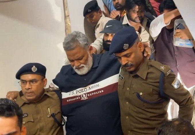 बेटियों पर अत्याचार के ख़िलाफ़ बोलकर तो देखो!
बेटियों के हक़ की बात उठाकर तो देखो! 

सरकार जेल में न ठूँस दे तो कहना! 

दम हो तो बेटी बचा के दिखाओ!