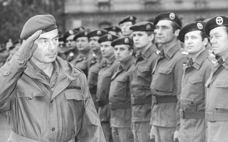 Heute denke ich an den Todestag ( 7.2.2019) meines Vaters besonders an ihn. Sein Anspruch in der Wiedervereinigung zweier Armeen war klar: Wir kommen von Deutschen zu Deutschen – nicht von Siegern zu Besiegten. Der persönliche Höhepunkt seines Wirkens war die Wiedervereinigung
