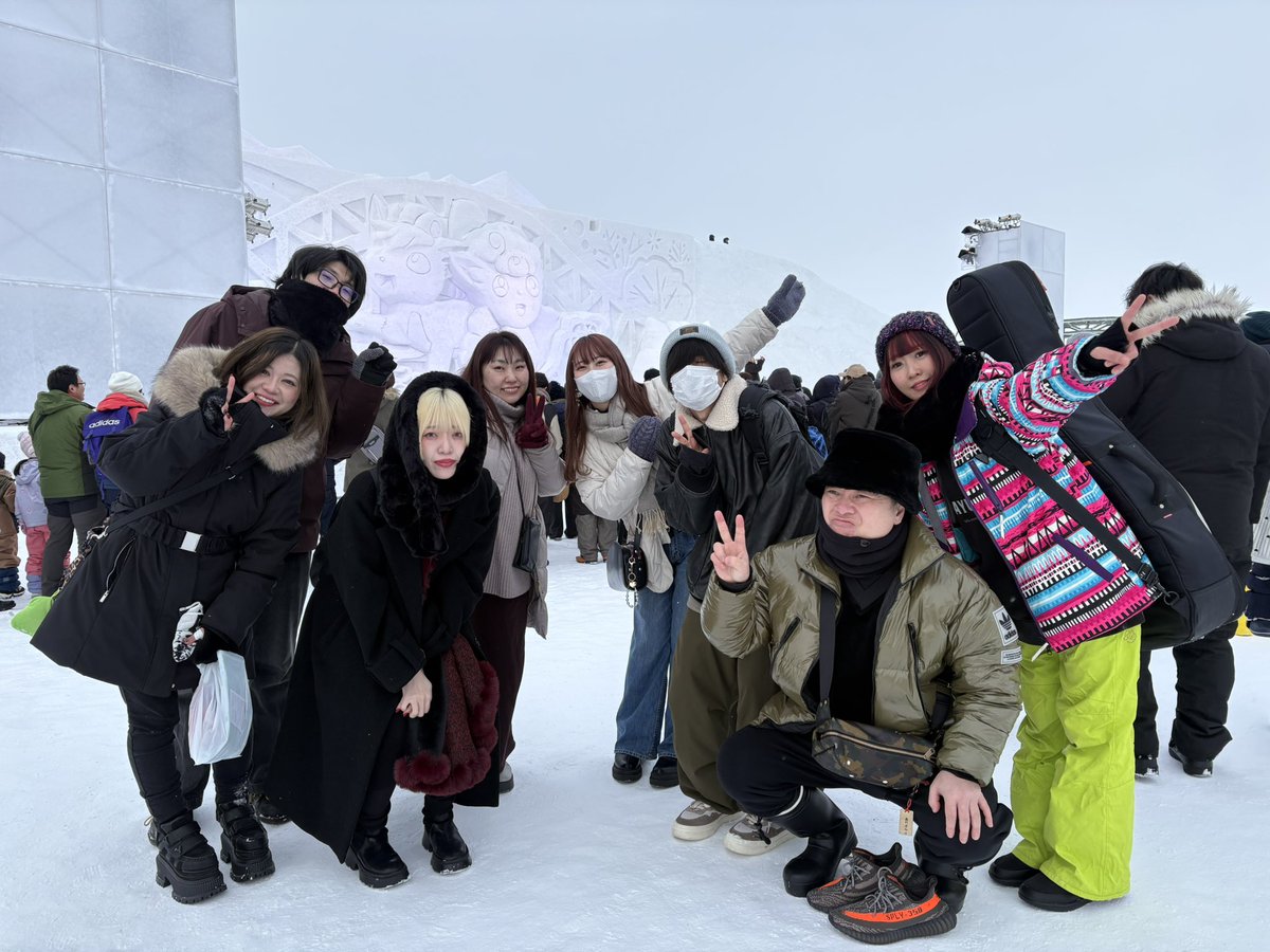 a_y_u_k_aaaaa's tweet photo. ❄️旭川2daysありがとう❄️
￣￣￣￣￣￣￣￣￣￣￣￣￣￣
大縁会も #旭川冬まつり も
ご来場/配信視聴頂き有難う✨

冬まつりでは音響トラブルで焦ったけど
皆のお陰で乗り切れた😂

れにちゃんお目当てのモノノフさん達も
盛り上げて頂き有難う🤘タカノフさん感謝🙇‍♀️

舞台裏でれにちゃんに会えて
「大好きです」って伝えられた😭🫶

ももクロ現場では何度も観たけど
音楽活動のお陰で会えた事が感動😭
もっと頑張ろうと思える日になりました🔥

【2/6大縁会セトリ】
1.ドゥ
2.ダンシンザシステム
3. Gift
4.ささくれ
5.コーディネート
6.ハナガサク

【2/7冬まつりセトリ】
1.ドゥ
2.ダンシンザシステム
3.モノノ怪BEAT

https://t.co/FrMqlCkDCn