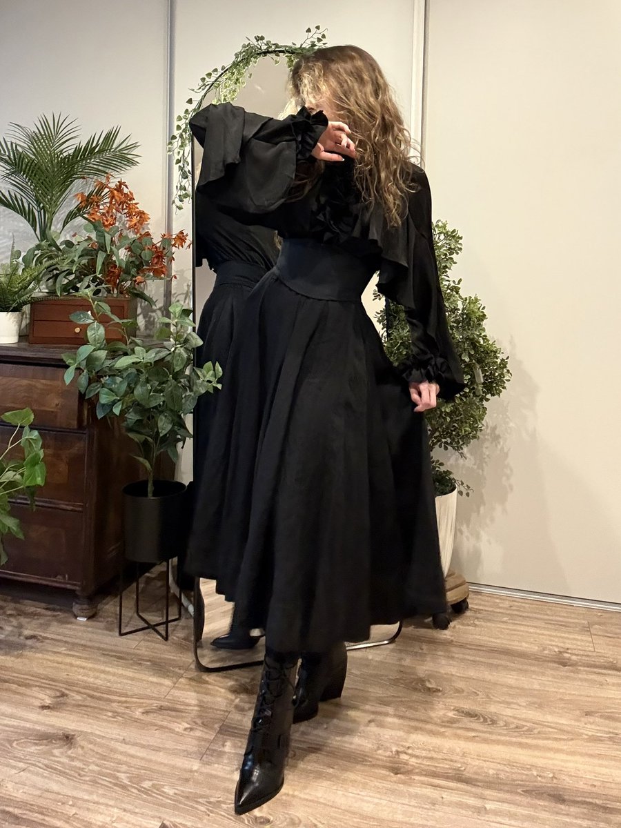 ThireaArt's tweet photo. Haven’t shared any outfit in a while so here is a lil something 🖤 https://t.co/gG9fLmB7FK
