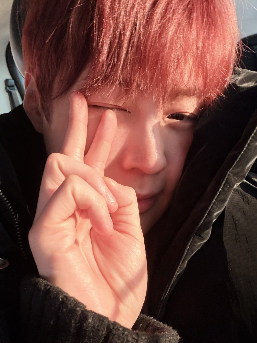 요새 성운이 셀카에 애교가 한가득이야 ❤❤