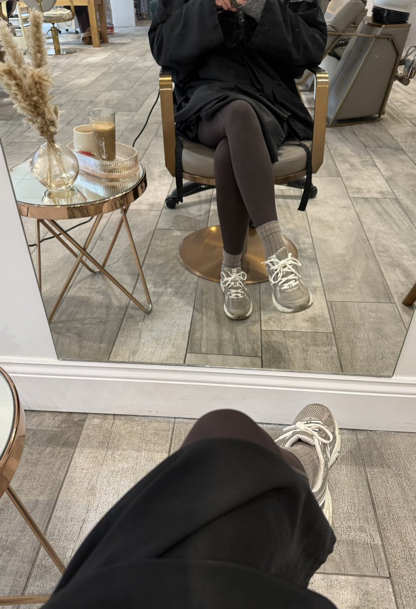 There’s room for you on the floor whilst I have my hair done 💇🏼‍♀️