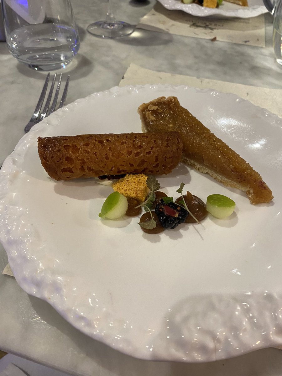 BlancoGoGo's tweet photo. Good morning Twitter 💋
Well that was a night!
7 course #TastingMenu (2 puddings!) 2 bottles of wine and now a hotel breakfast… 🍇🍉🍍 ☕️ 🫖 https://t.co/h7idBSrtAH