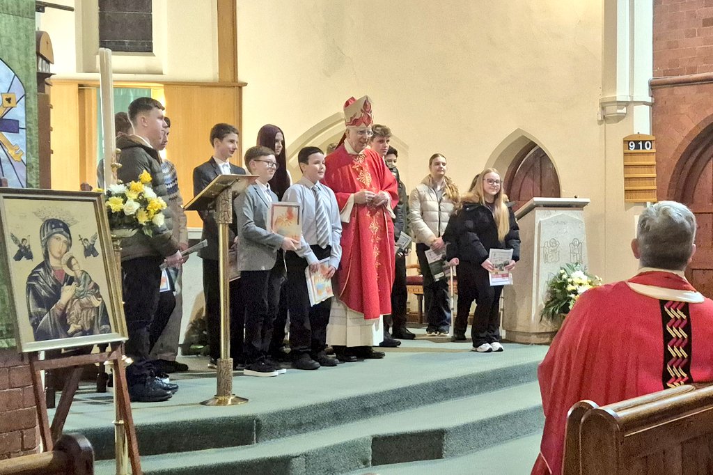 #SacramentofConfirmation #Flint Congratualtions to our young people who received the sacrament of Confirmation last night. We are very proud of you. #LearningtogetherinChrist 💙🙏