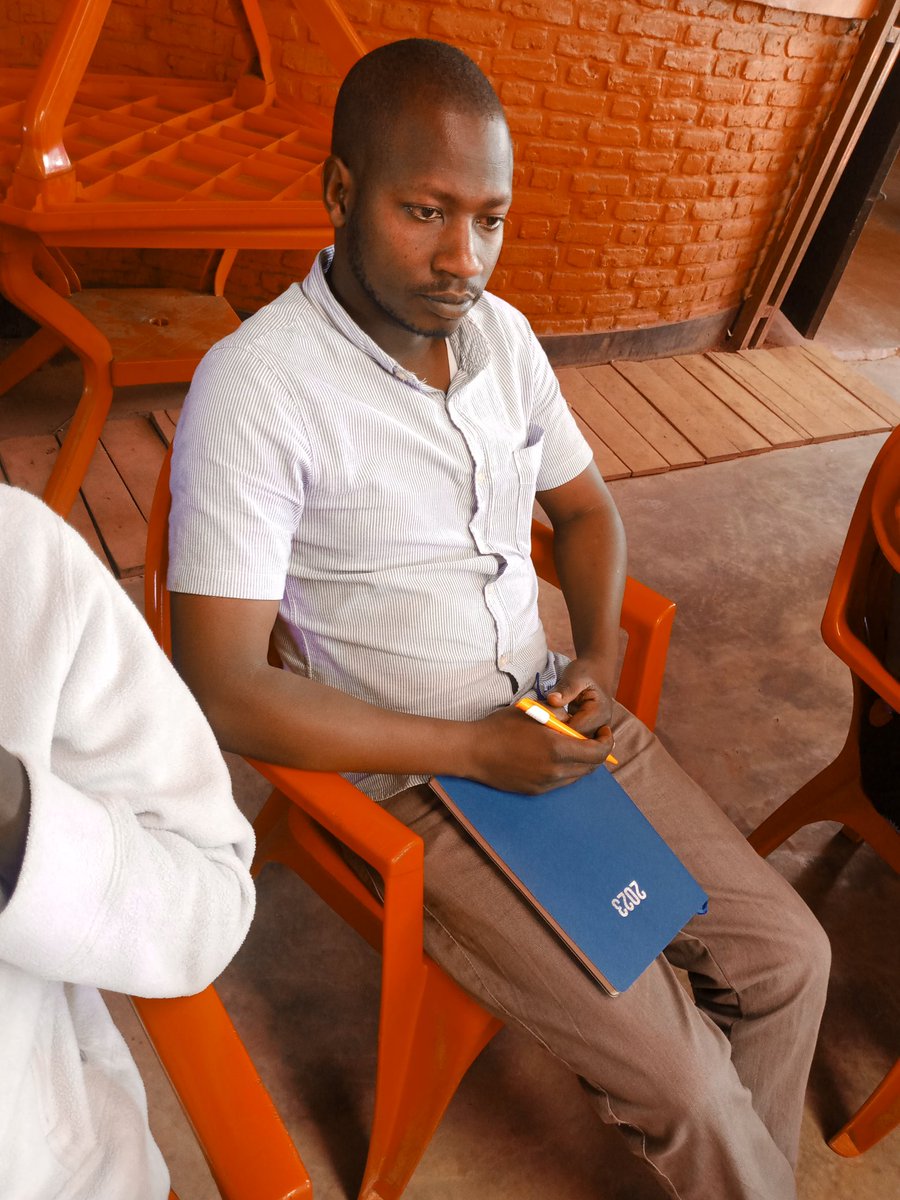 JepscoFbb's tweet photo. A été invité dans cette assemblée générale @Egide_Twagirayezu Responsable Technique du #CPSCO_Batatu_Beza, un centre du programme clé de l'association #JEPSCO pour passer en revu de son état.
@Gitega @twubake @dkt_rd @pnsrburundi @msp_burundi @MininterInfosBi @UNFPABurundi https://t.co/GFa1iAahf6