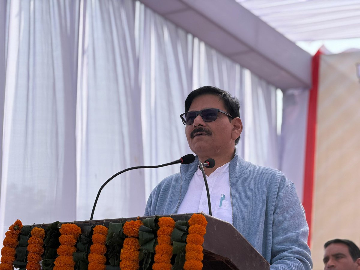 DhirendraGBN's tweet photo. यमुना बांध (जेवर) से जेवर की मढ़ैया, ग्राम गोविन्दगढ़ मार्ग स्थित गौशाला, सिरसा माचीपुर एवं ग्राम साहब नगर होते हुए जेवर तहसील तक (अन्य जिला मार्ग) लंबाई लगभग 7.750 किमी0 के इस संपर्क मार्ग के चौड़ीकरण एवं सुदृढ़ीकरण का कार्य का हुआ भूमि पूजन। इस संपर्क मार्ग के निर्माण में लगभग 12 करोड़ रुपए की धनराशि होगी खर्च। मातृशक्ति की उपस्थिति ने विकास के इस संकल्प को प्रदान की नई दिशा। साथ ही महिलाओं का उत्साह और सहभागिता जेवर के उज्ज्वल भविष्य की मजबूत नींव है। यह संपर्क मार्ग हरियाणा प्रांत को और अधिक सुगम बनाएगा तथा जेवर विधानसभा के दर्जनों ग्रामों के लोगों को बेहतर और सुरक्षित आवागमन में सहुलियत होगी। माननीय मुख्यमंत्री श्री @myogiadityanath जी के मार्गदर्शन में जेवर निरंतर विकास की नई ऊंचाइयों की ओर अग्रसर है। #MLAJewar #Jewar #Development #NariShakti #WomenEmpowerment #WomenParticipation