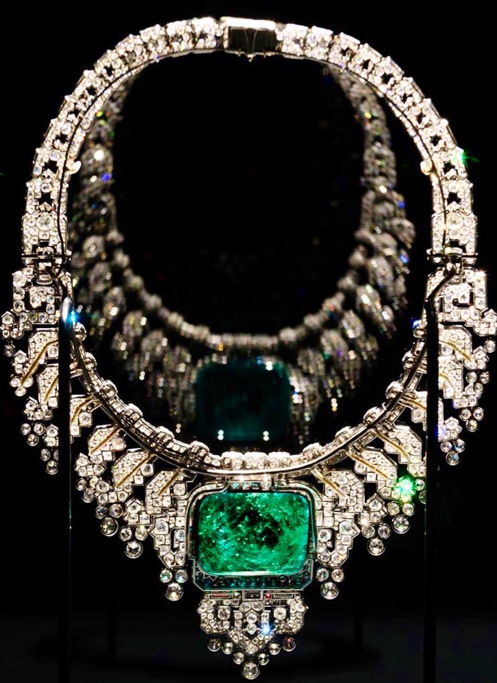 SamSoul213's tweet photo. Depuis plus d’un siècle, la maison de haute joaillerie Cartier s’inspire des arts islamiques dans ses créations de bijoux et d’objets précieux. https://t.co/oFgQDtDY1N