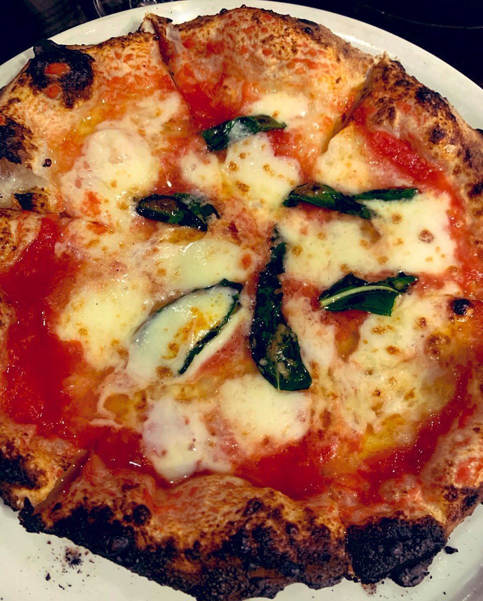 誕生日を迎えた様なので
pizz a スモールワールドで
お祝いしたいと思います🍕
#Twitter晩酌部
#誕生日 
#ピザ