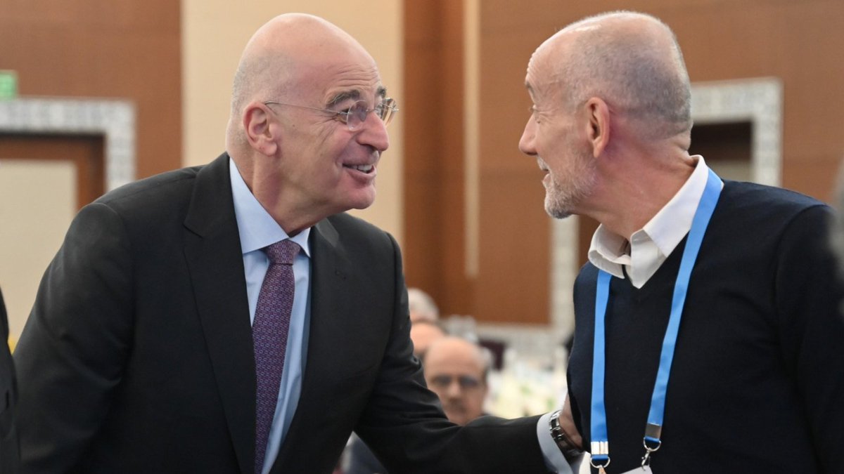 Συναντήθηκα στο περιθώριο του "The India -EU Forum" με τον Υφυπουργό Εξωτερικών της Πολωνίας Władysław Bartoszewski <a href="/WTBartoszewski/">Władysław T. Bartoszewski</a>, τον πρώην Καγκελάριο και πρώην Υπουργό Εξωτερικών της Αυστρίας Alexander Schallenberg <a href="/a_schallenberg/">Alexander Schallenberg</a> και τον πρέσβη της ΕΕ στην Ιαπωνία Jean-Eric