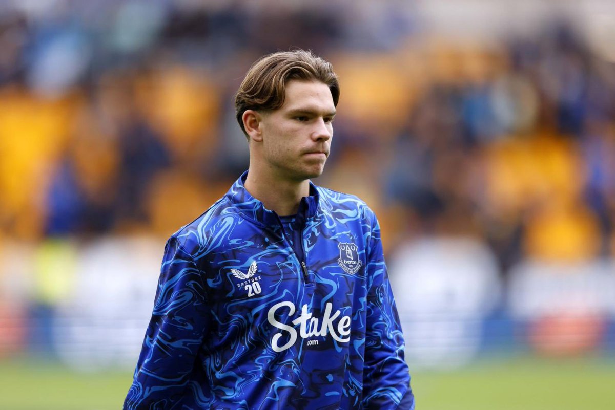 EvertonNewsFeed's tweet photo. 🗣️“What we want from him is being direct, taking people on, committing people.”

“He needs to find a way of becoming that player who we thought would be creative. Are you going to get us some assists, are you going to score some goals?” - David Moyes on Tyler Dibling https://t.co/9pSjuH31CL