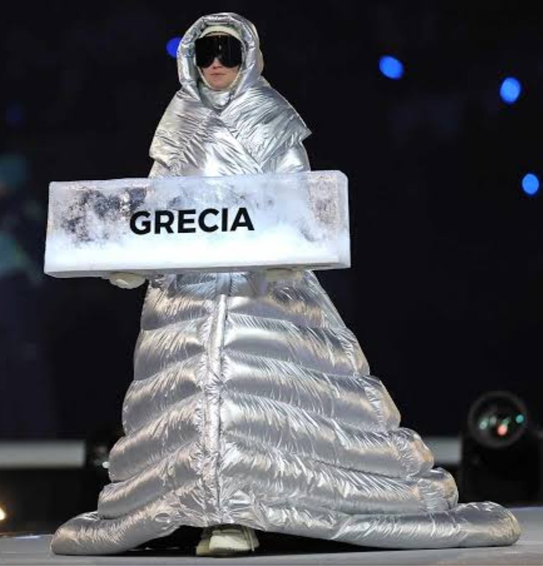 smartassPePa1's tweet image. "Θα το φορέσεις και του χρόνου που θα ψηλώσεις"