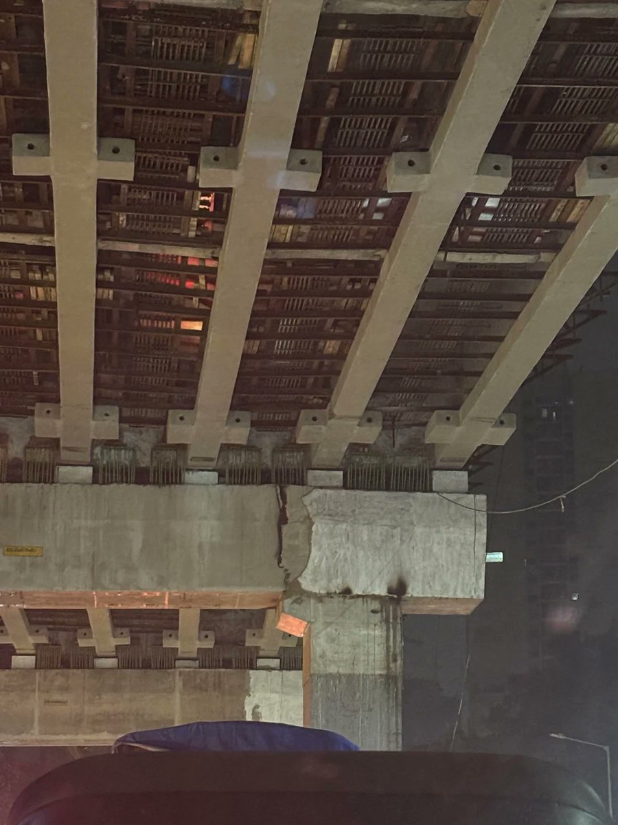 Dione2691's tweet photo. From REDDIT: A user spotted suspected crack on Metro 4 pillar (Mulund) 
Please check
@mulund_info @RoadsOfMumbai @richapintoi @MMRDAOfficial https://t.co/RETPPQpWYb