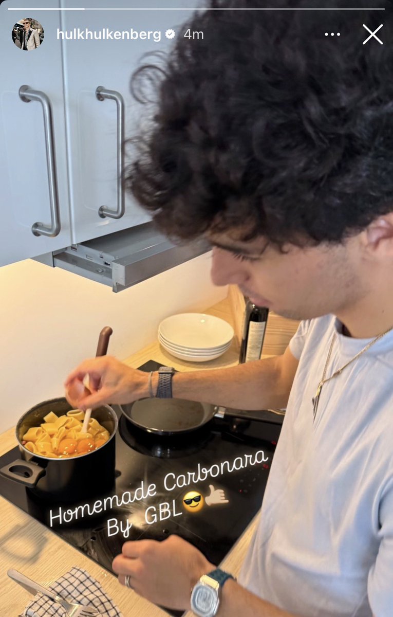 indelible7stars's tweet image. NO ONE MOVE