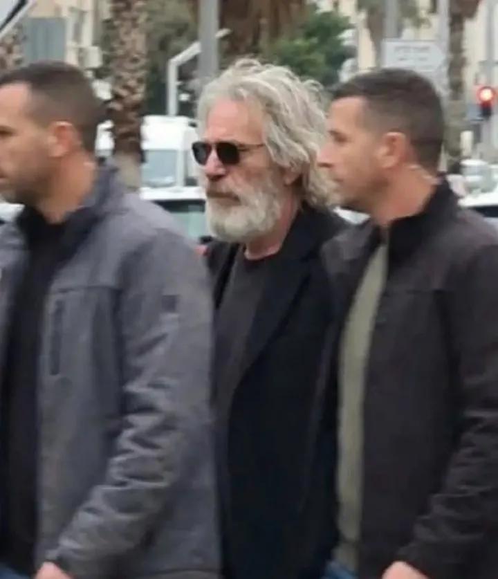 New images leaked of Jeffrey Epstein in Israel he's actually fucking alive.........