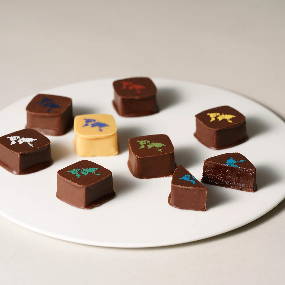 本日放送の日テレ #サクサクヒムヒム にて、ボンボンショコラ「ザ・シングルオリジン」をご紹介いただきました！

商品は、オンラインストア・都内 Minimal4店舗・全国各地のバレンタイン催事にてご購入いただけます♪

▼詳細
mini-mal.tokyo/blogs/informat…