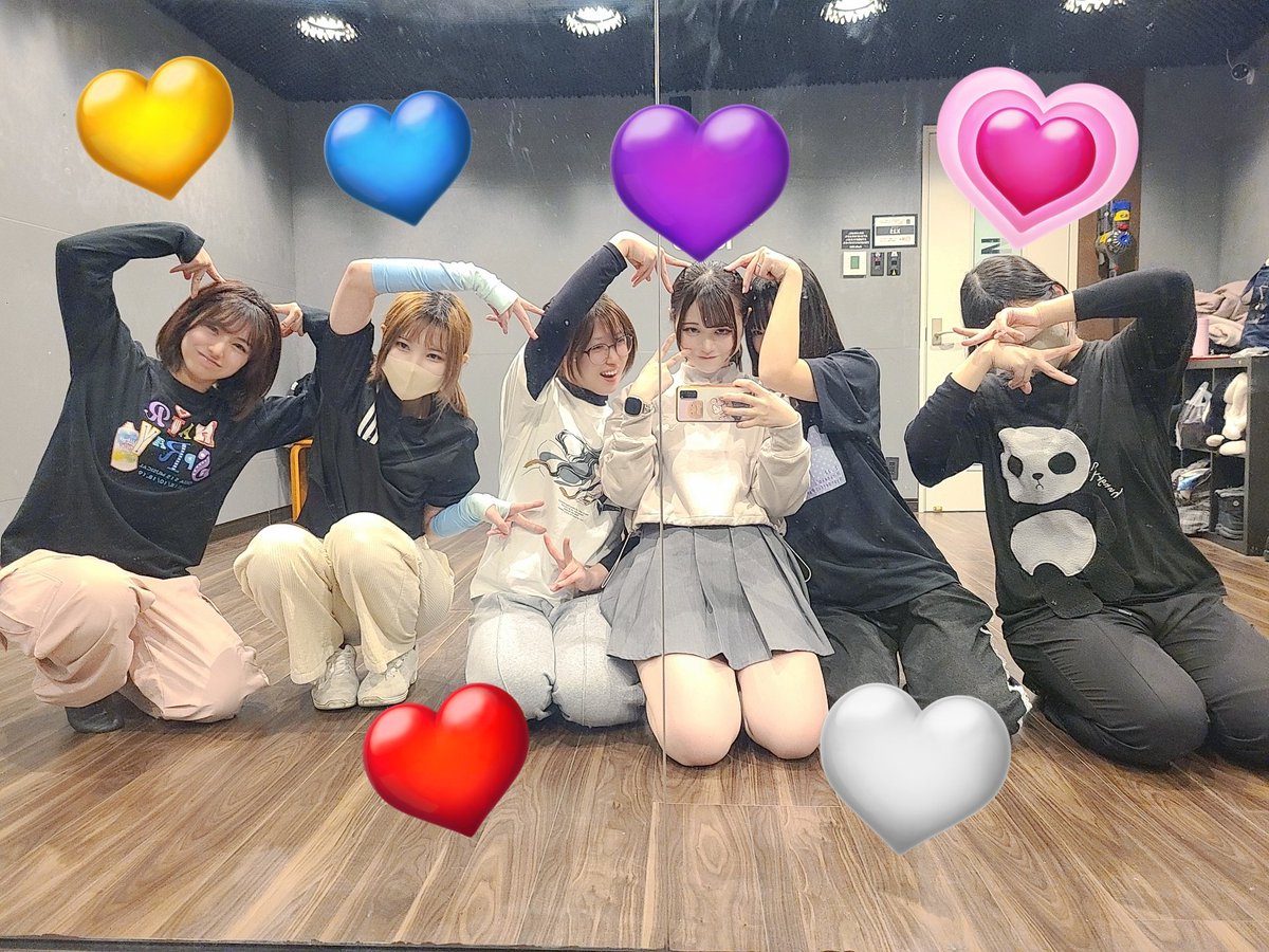 miki_hoshitm's tweet photo. 2部全員集合～❕
この前はにゃんだふる練習でした🐈‍⬛🐾

可愛い曲や盛り上がる曲、そして皆が大好きネタも詰め込まれてますﾔｯﾀﾈ⚡⚡

1年前と同じメンバーで出られることがほんとに嬉しすぎる🥳
会いに来るんだぞ🫵🔥

#にゃんだふるぱーてぃ https://t.co/6kutfo54U7