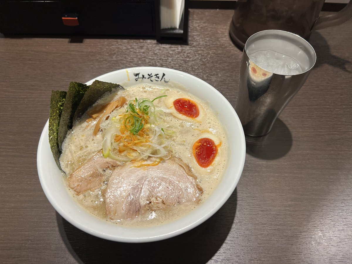 umimitter's tweet photo. ちょっと前だけど、みそきん食べてきた😎

ニンニク強めだけどスープはサラサラって感じだった。
チャーシュー美味かった🐷 https://t.co/DVMu6nlWiG