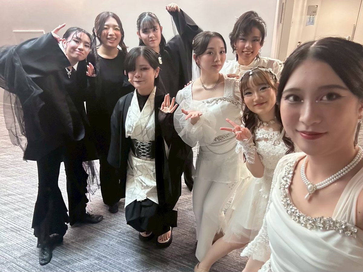SandD_Hitoyoru's tweet photo. 【🌟本日より配信開始🌟】
昨年の12/27,28に上演いたしました、ミュージカル『ひとりぼっちの夜』の配信が本日よりスタートしました👏🏻✨

本日は全体の集合写真、そしてオフショットを公開します…！📷💥

ぜひ配信をお楽しみください！

#ひとりぼっちの夜 #ひと夜 #ミュージカルサークルsandd #sandd https://t.co/zKozj6XbIQ
