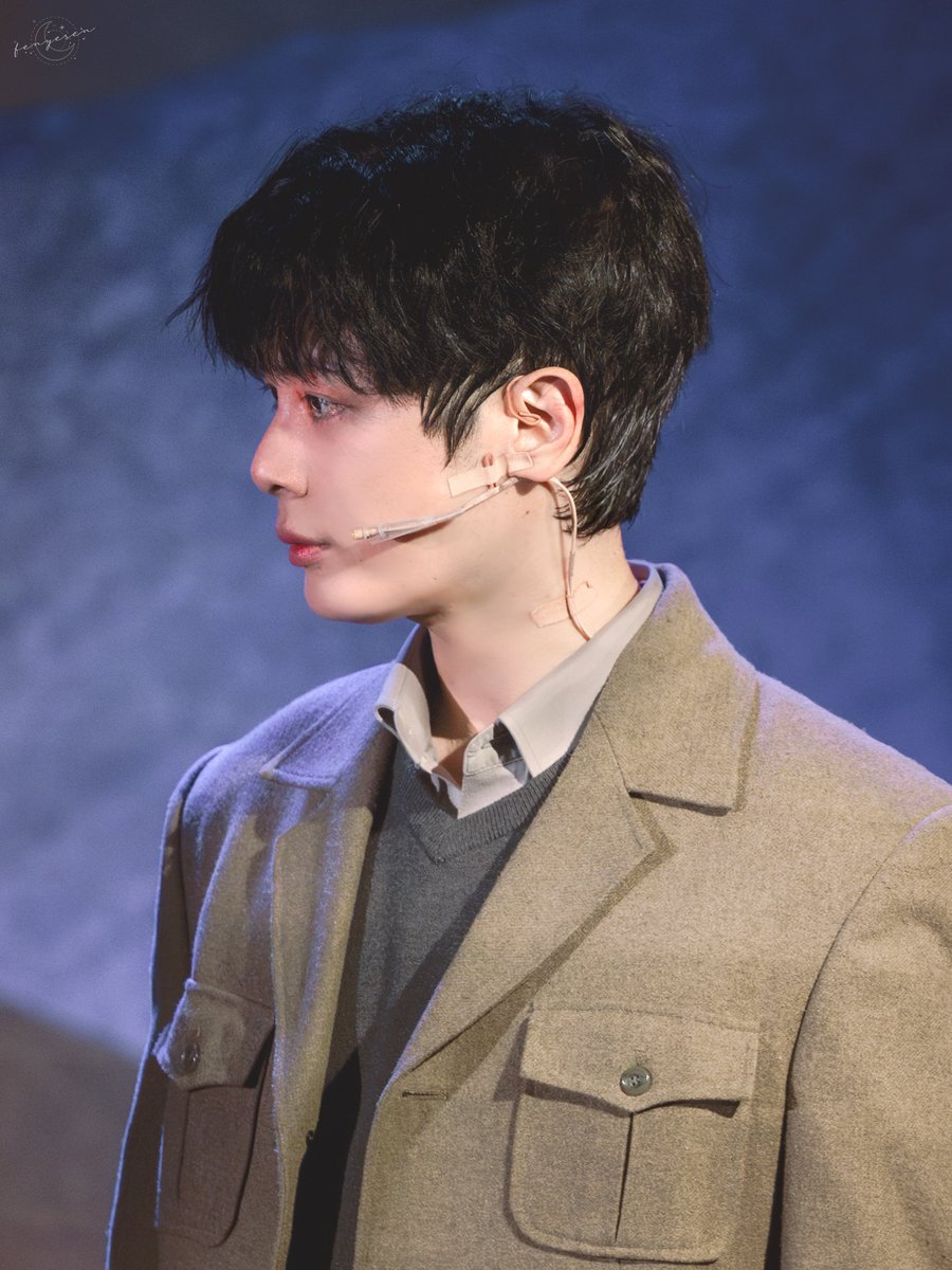 260207 [ 뮤지컬 초록 ] 낮 : 커튼콜
토마 役 박규원 배우님

낙화가 찬란히 피어오를 때, 나 잠시 빛났으나. 
#박규원 #초록