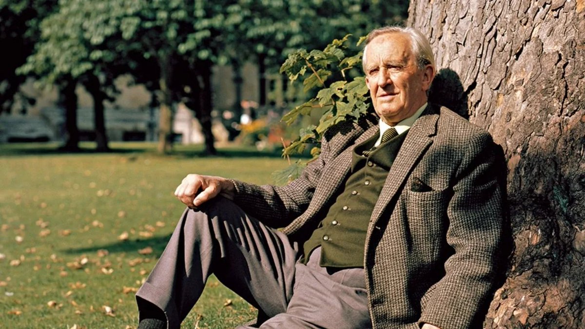 Tolkien en su carta 142 escribió este fragmento sobre la religión y el señor de los anillos, dejando ver el marcado contenido religioso:
"El Señor de los Anillos es, por supuesto, una obra
fundamentalmente religiosa y católica; de manera inconsciente al principio, pero luego