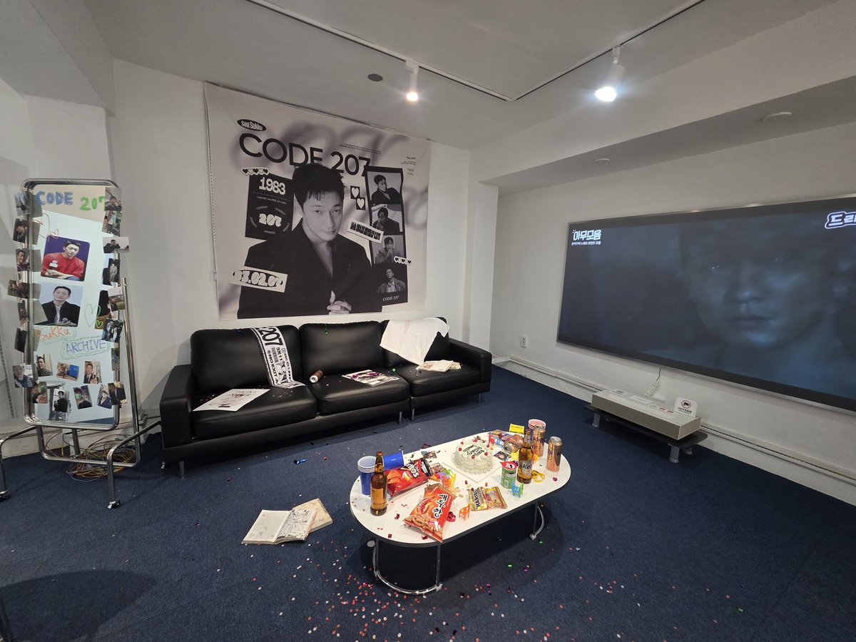 석구 생카 방문✌️✌️
너무나도 아기자기하고 예쁘게
꾸며놓은 석구 생카🎂
주최자님 고생했어요~🫰

#CODE_207_수집완료
#손석구 #SONSUKKU