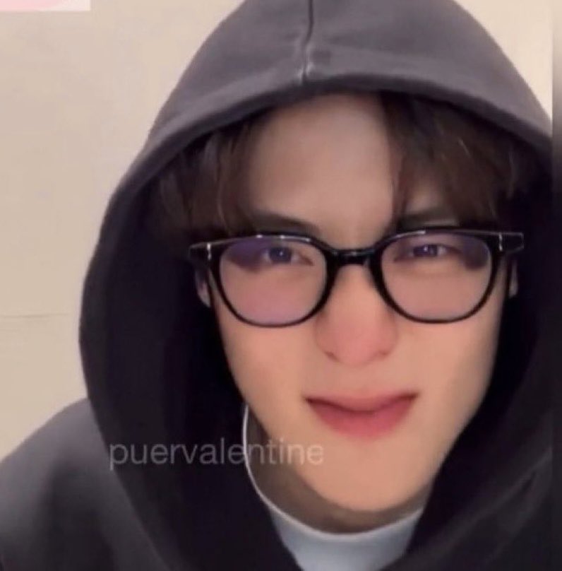 코 찡긋
