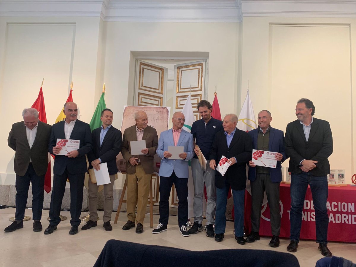 Gracias a <a href="/fedetenismadrid/">Federación de Tenis de Madrid</a> y <a href="/Ayto_Boadilla/">Ayuntamiento de Boadilla del Monte</a> por el reconocimiento durante la Gala Internacional de Tenis <a href="/ASICSTennis/">ASICS Tennis</a> <a href="/ASICSspain/">ASICS España</a> <a href="/clubbrezoosuna/">Club Brezo Osuna</a>
