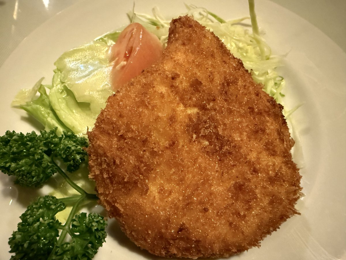 BlueMoo00226550's tweet photo. 今夜は約１年ぶりのグリルエフ🍖名物ハヤシライスとオムライスは欠かせず、どうしても期間限定の牡蠣ソテーを食べたくて来店🍽️雪降る寒い中、お腹は十分満たされました😋💕
#五反田
#グリルエフ https://t.co/CXf6xS8GD3