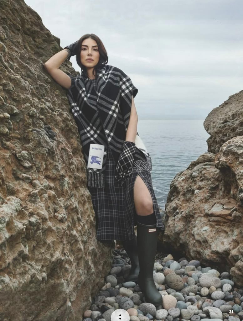 cdandlive's tweet image. "İçinde akan bir şelale var ve çok şanslıyız ki bunu bizimle paylaşıyor." 🫠 #TaşacakBuDeniz #EsDil