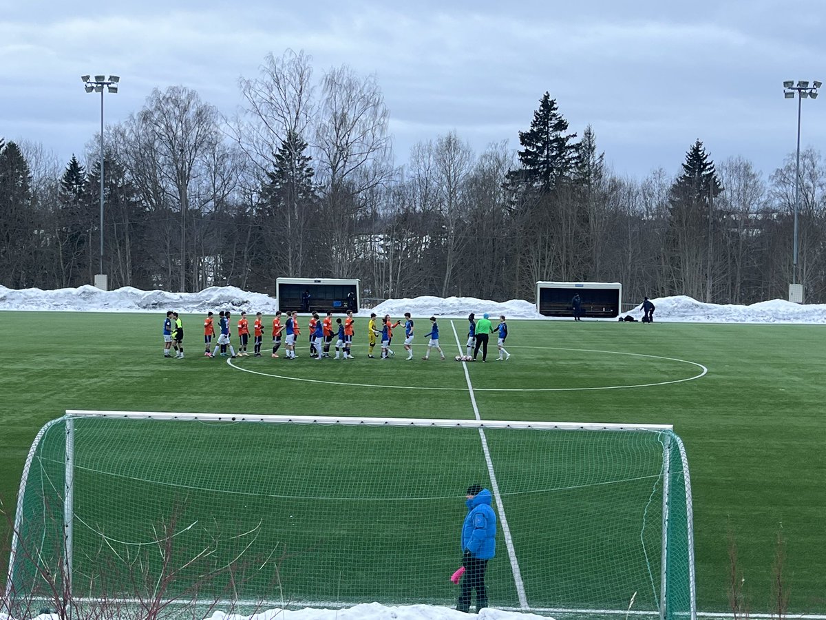 Prøver litt vinterball G19 RM
Eidsvollhallen kg
<a href="/EidsvoldTurn/">EidsvoldTurnFotball</a> vs Løvenstad
Pause 2-3
Tidlig 2-0 ledelse til hjemmelaget