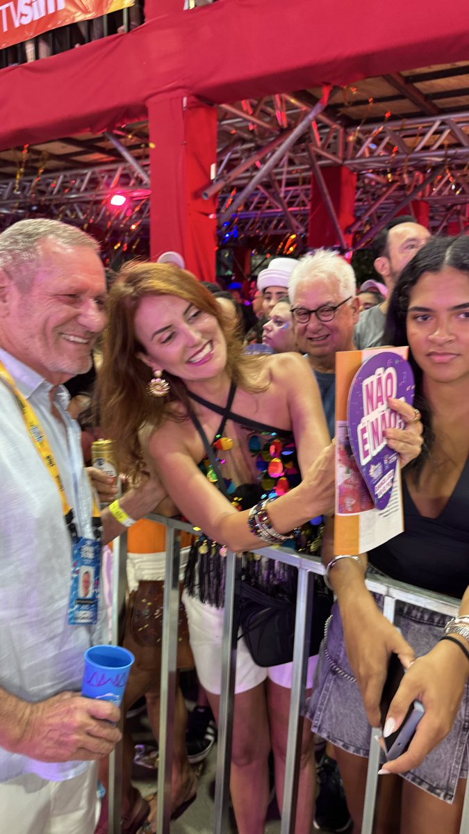 joaoccoser's tweet photo. Já é Carnaval em Vitória e como é bom ver o Sambão do Povo pulsando no ritmo das baterias 

O Carnaval capixaba é feito de dedicação, amor e união das comunidades. Sou apaixonado por essa festa tão brasileira e tenho muito orgulho do carnaval capixaba. Nesse sábado tem mais! https://t.co/ieLCzX8kGC