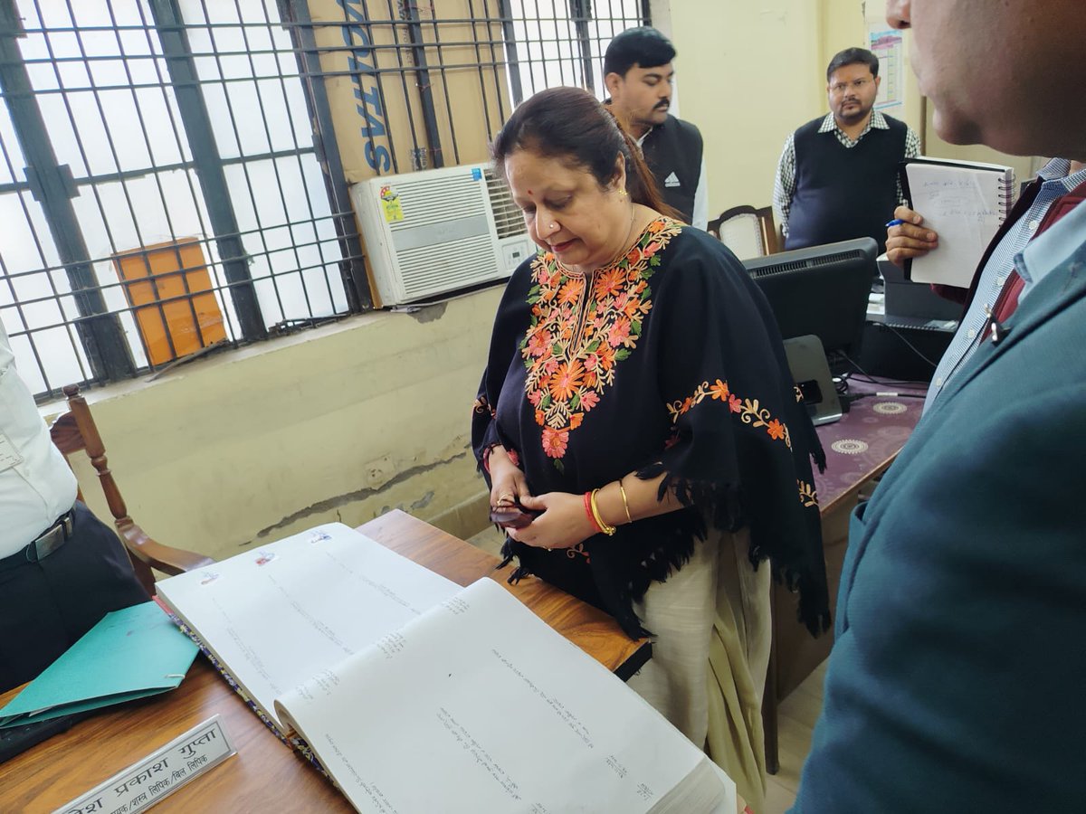 Commissioner Aligarh tweet media