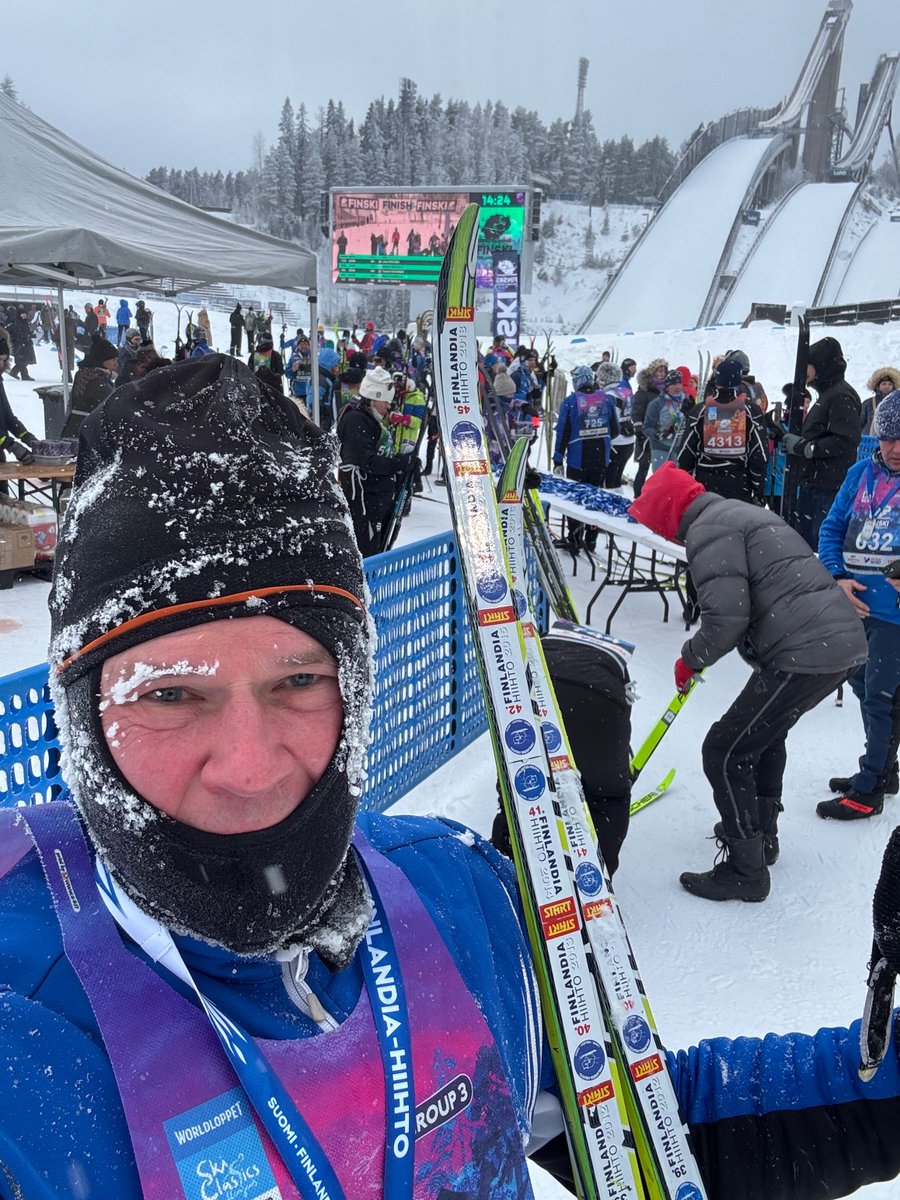 JanneSeilo's tweet photo. Tänä vuonna saunalenkki oli vähän lyhennetty, mutta keli raikas. Pukeutumiskysymys, sanotaan.
#finlandiahiihto https://t.co/NZWJ52NKNK