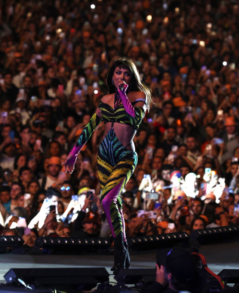 🚨HISTÓRICO! Todos os ingressos do “Ensaios da Anitta” em Portugal foram VENDIDOS em menos de 1h, sendo seu primeiro show solo na região.