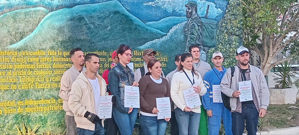 Jóvenes, reservas y cuadros de Refinería Cienfuegos, recibieron el reconocimiento de todos los trabajadores por su condición de Vanguardias del 2025. Muchas felicidades.

#Trabajo #compromiso #PetrolerosPorCuba #CubaEstaFirme #DePieYCombatiendo #RefineríaCienfuegos